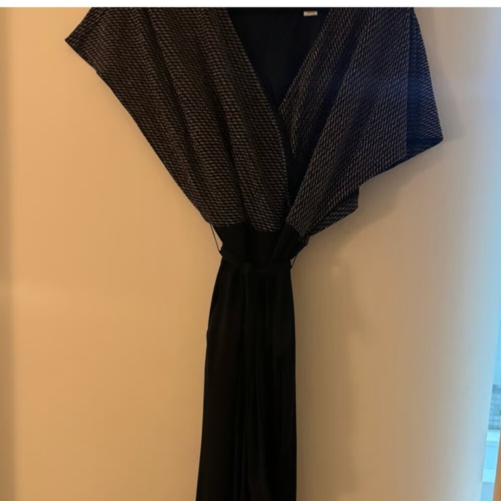 Like new stunning jumpsuit perfect f for holidays